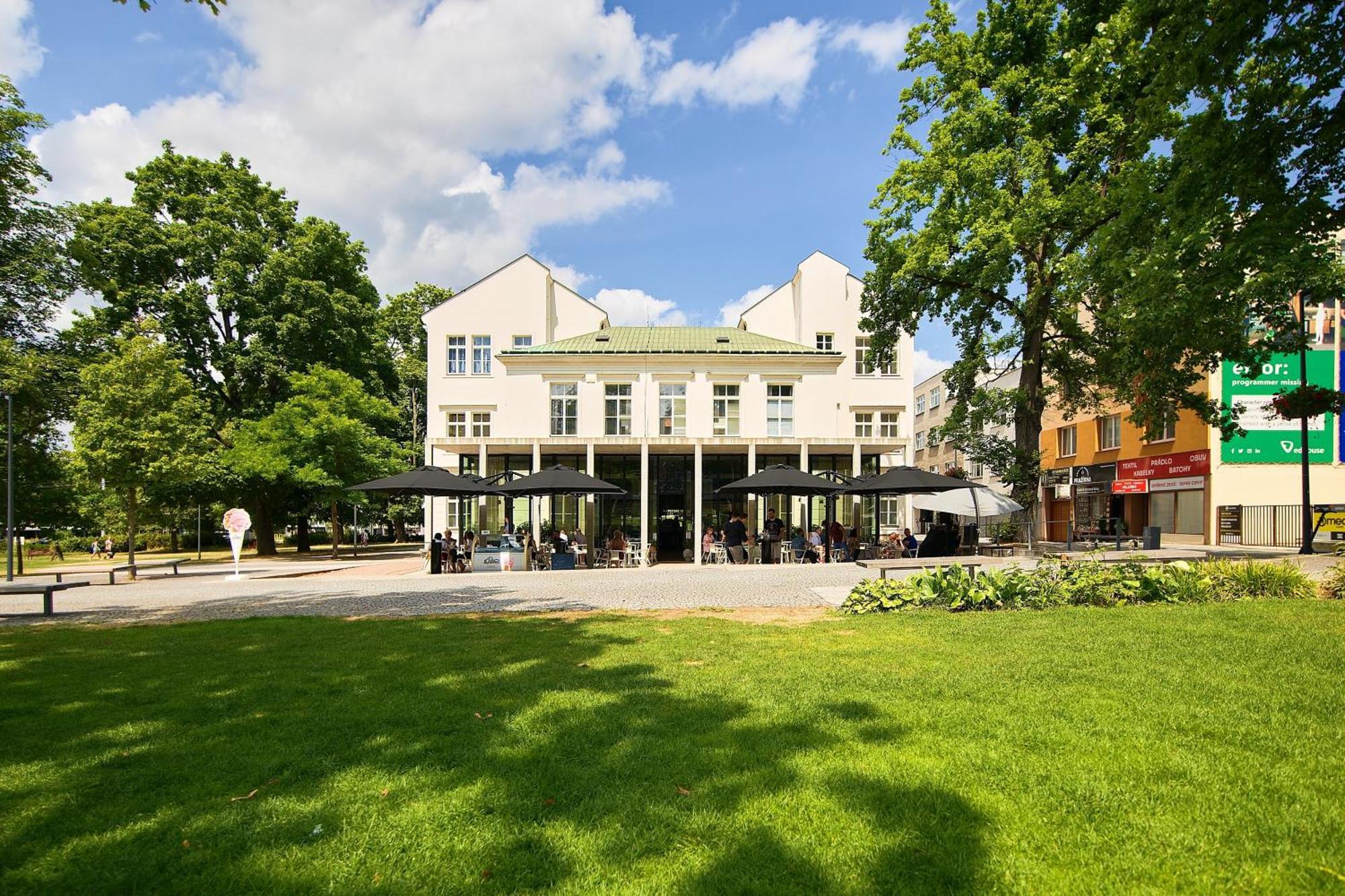 Rezidence Sadova Zlin Apartment Luaran gambar